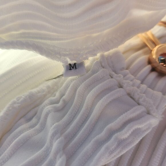 Micas Women's Size Medium Textured Asymmetrical Skirt w/ Gold Accent Belt White - Picture 4 of 5